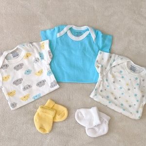 2/$10 ❤️ Gerber Newborn Baby Onesies Socks Set